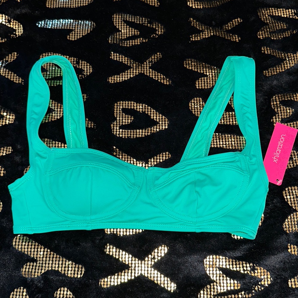 NWT bikini top medium 4-6